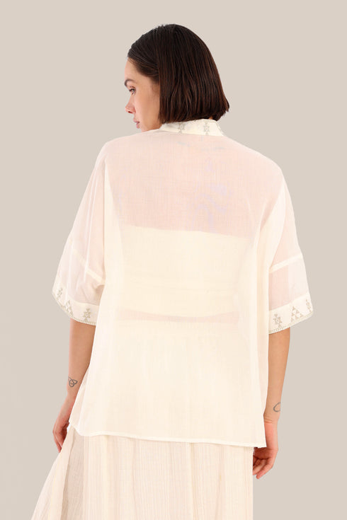 Loose fit embroidered short-sleeved top